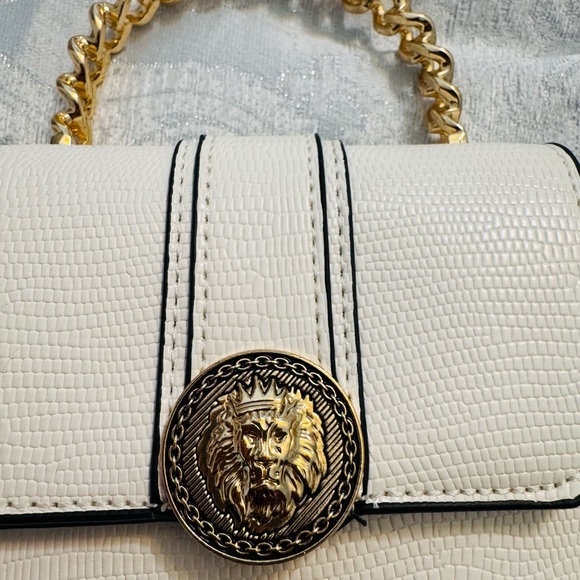 Elegant White Handbag with Gold Chain Handle - Picture 8 of 10